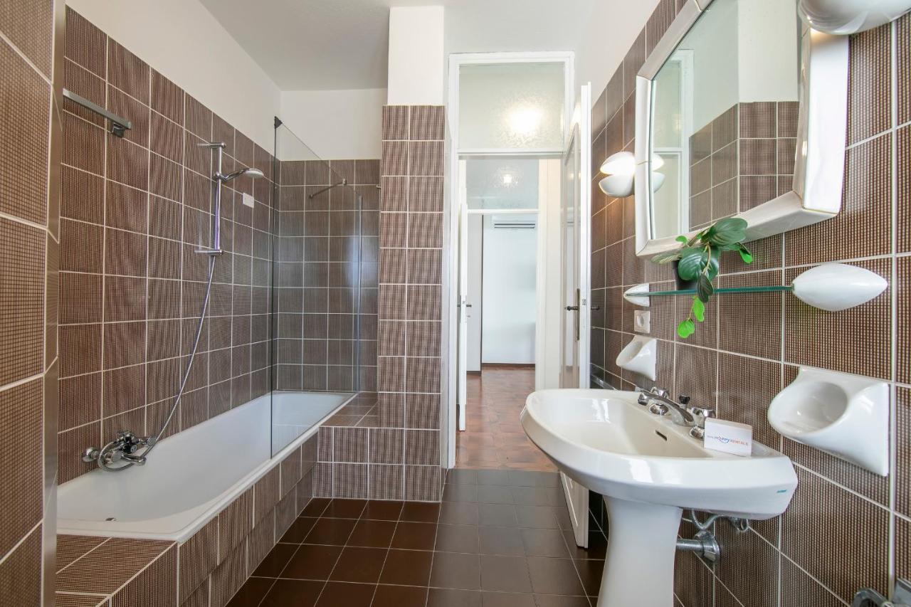 Villa Fiorita Apartments - Happy Rentals Sirmione Eksteriør bilde