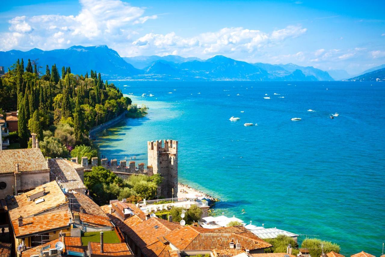 Villa Fiorita Apartments - Happy Rentals Sirmione Eksteriør bilde