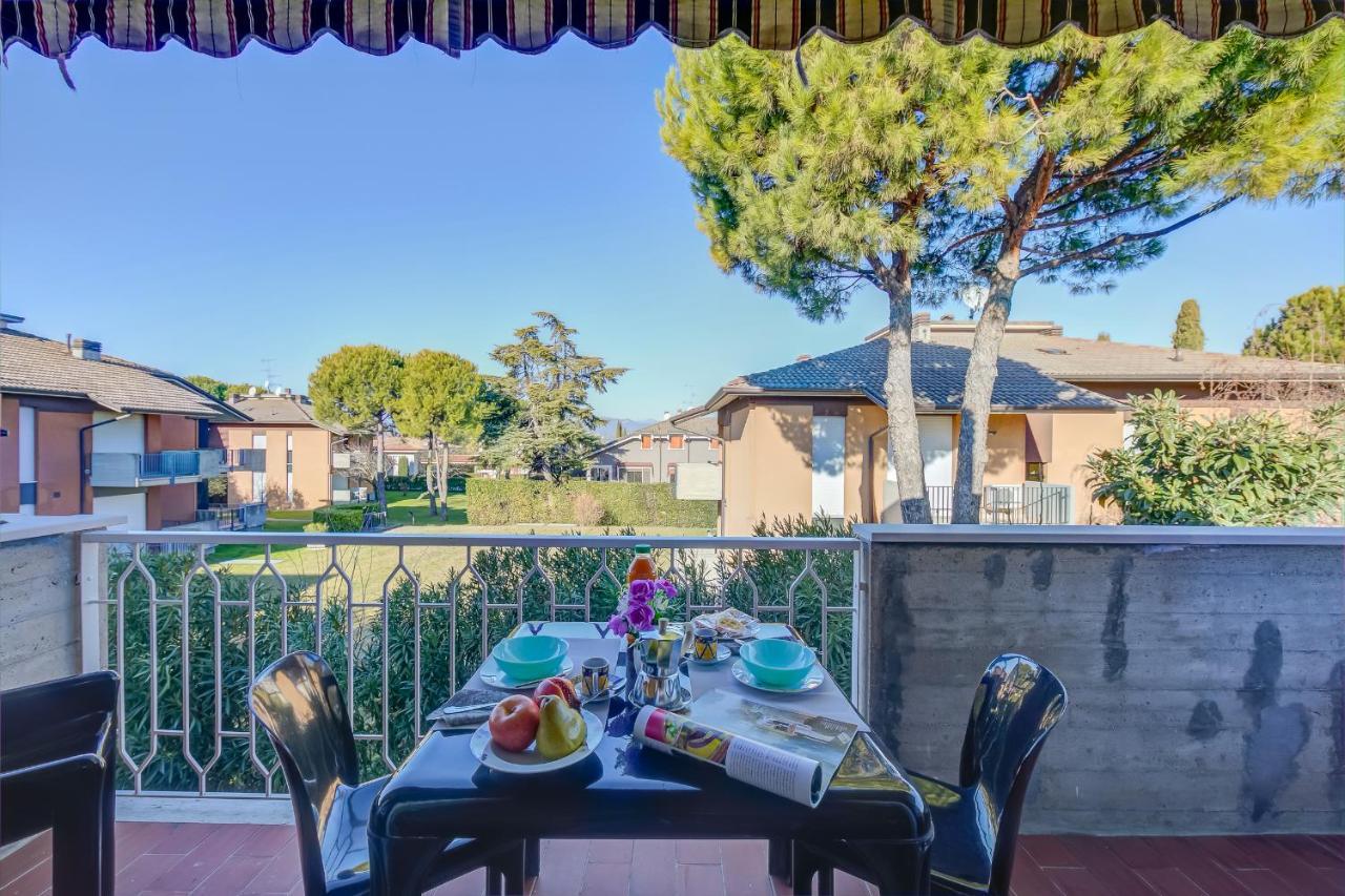 Villa Fiorita Apartments - Happy Rentals Sirmione Eksteriør bilde