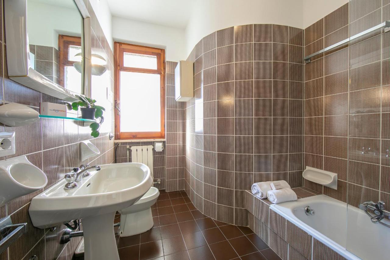 Villa Fiorita Apartments - Happy Rentals Sirmione Eksteriør bilde