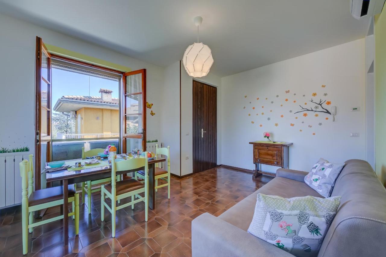 Villa Fiorita Apartments - Happy Rentals Sirmione Eksteriør bilde