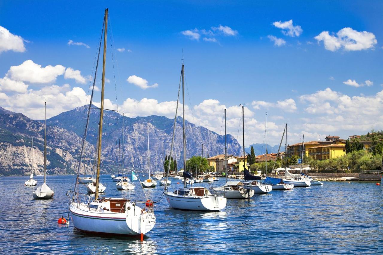 Villa Fiorita Apartments - Happy Rentals Sirmione Eksteriør bilde