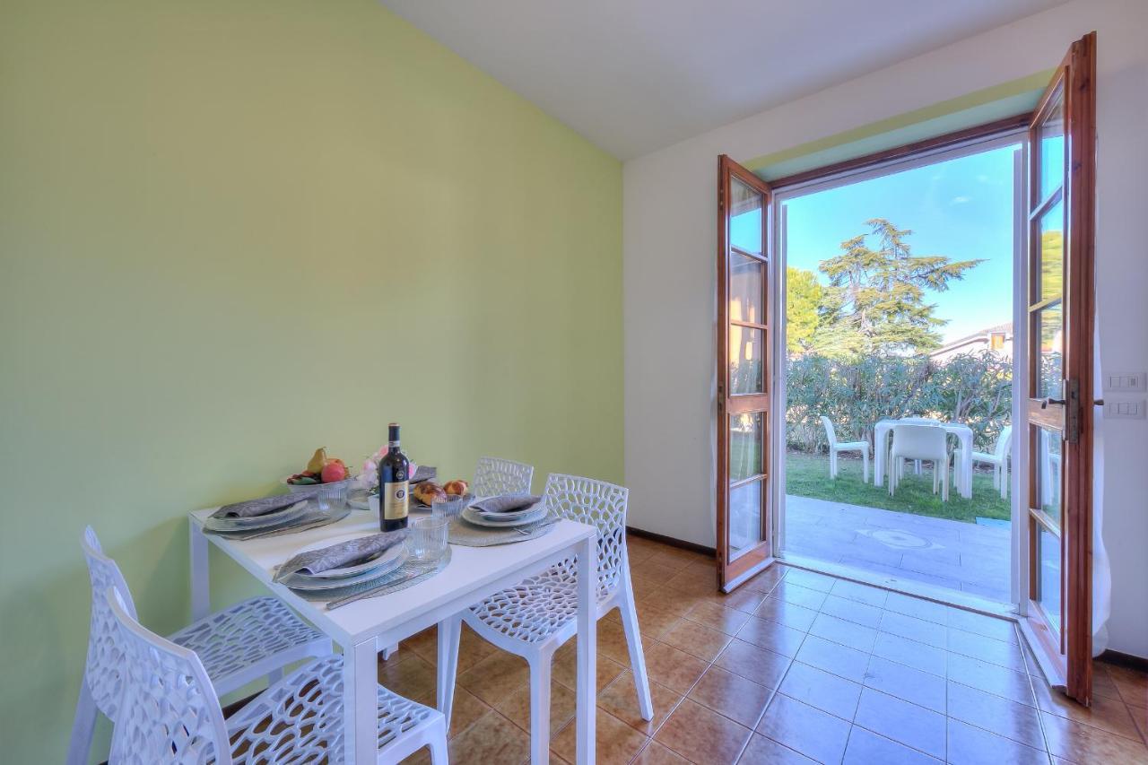 Villa Fiorita Apartments - Happy Rentals Sirmione Eksteriør bilde