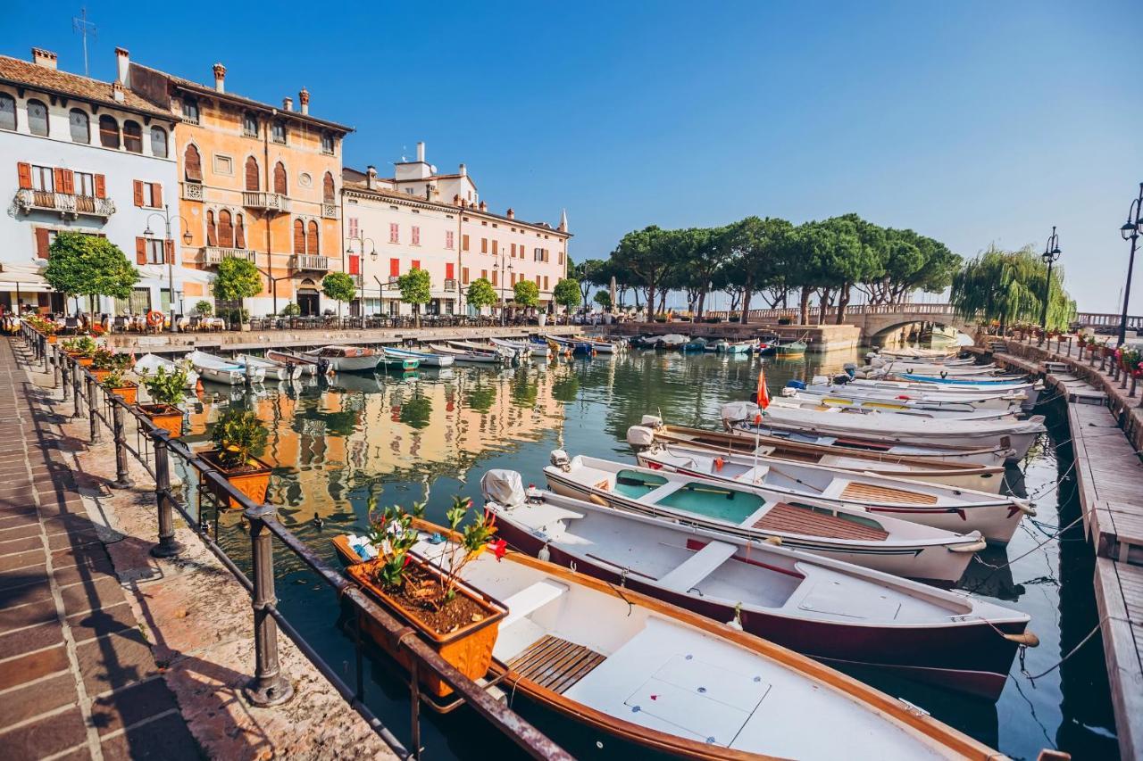 Villa Fiorita Apartments - Happy Rentals Sirmione Eksteriør bilde