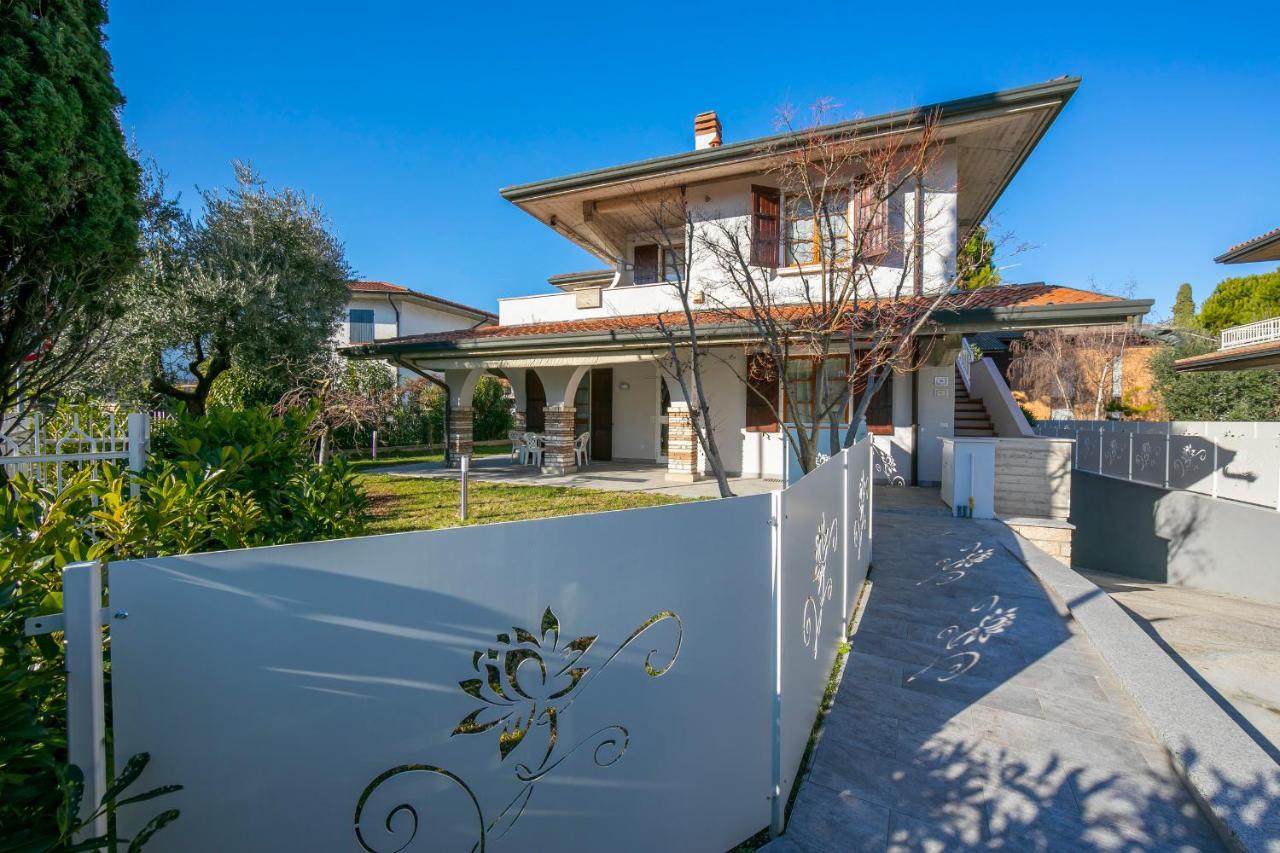 Villa Fiorita Apartments - Happy Rentals Sirmione Eksteriør bilde
