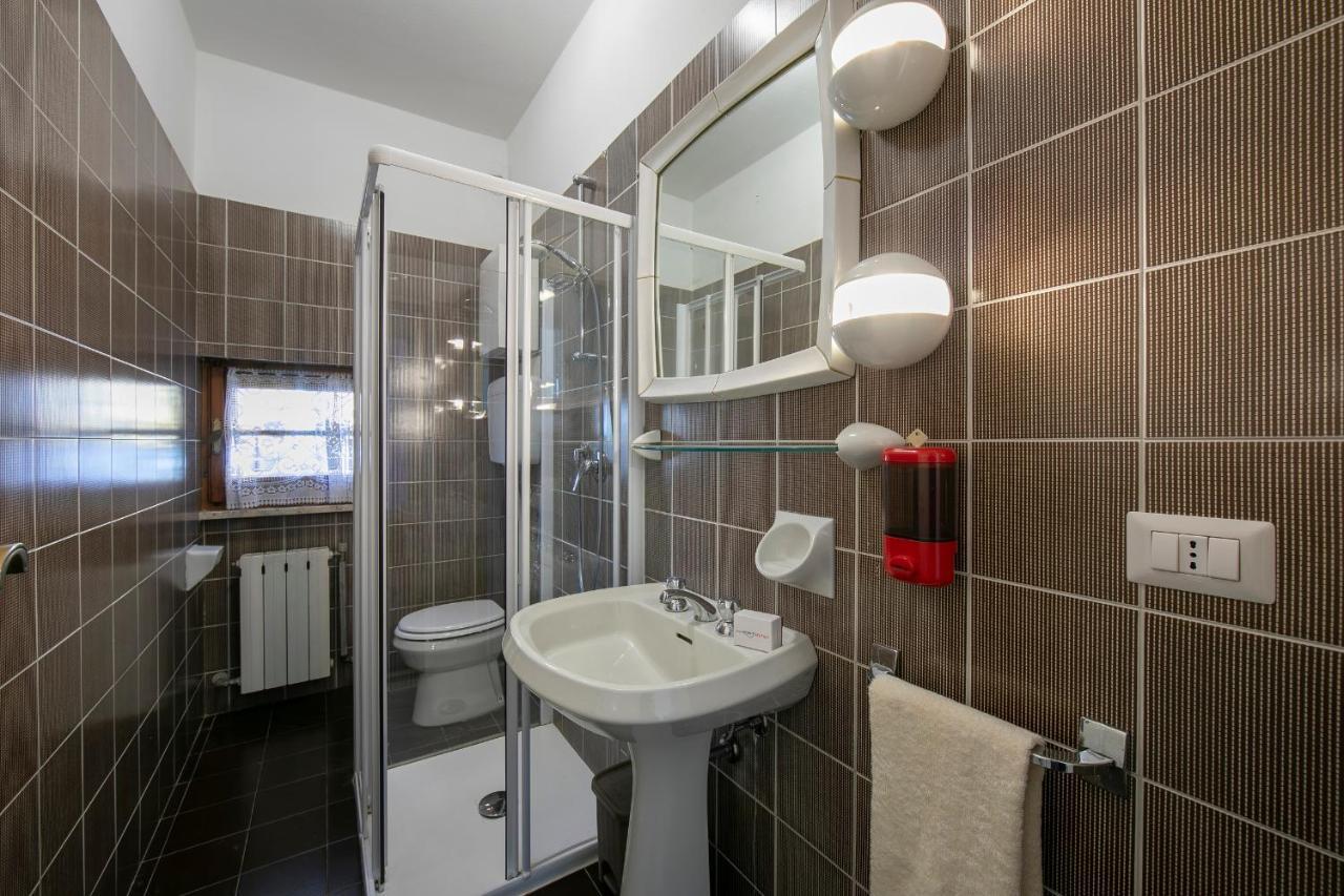 Villa Fiorita Apartments - Happy Rentals Sirmione Eksteriør bilde
