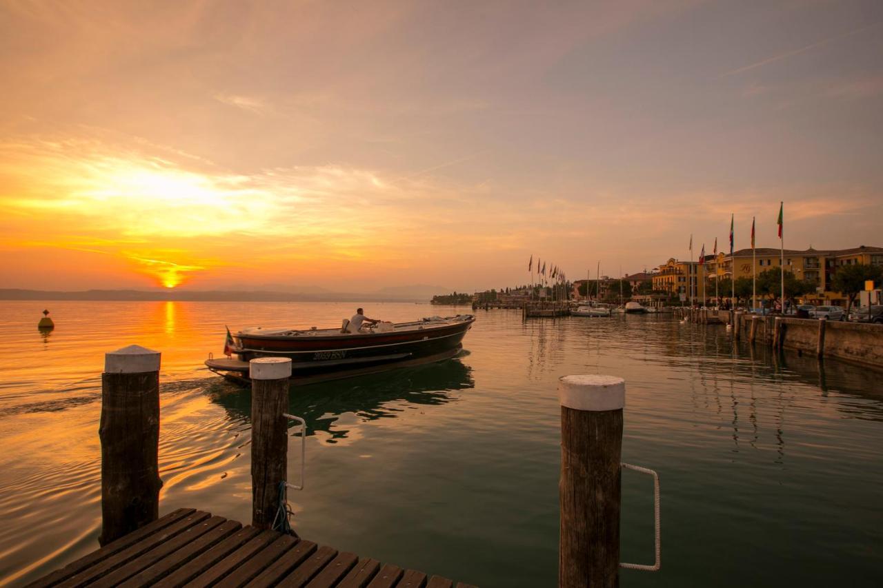 Villa Fiorita Apartments - Happy Rentals Sirmione Eksteriør bilde