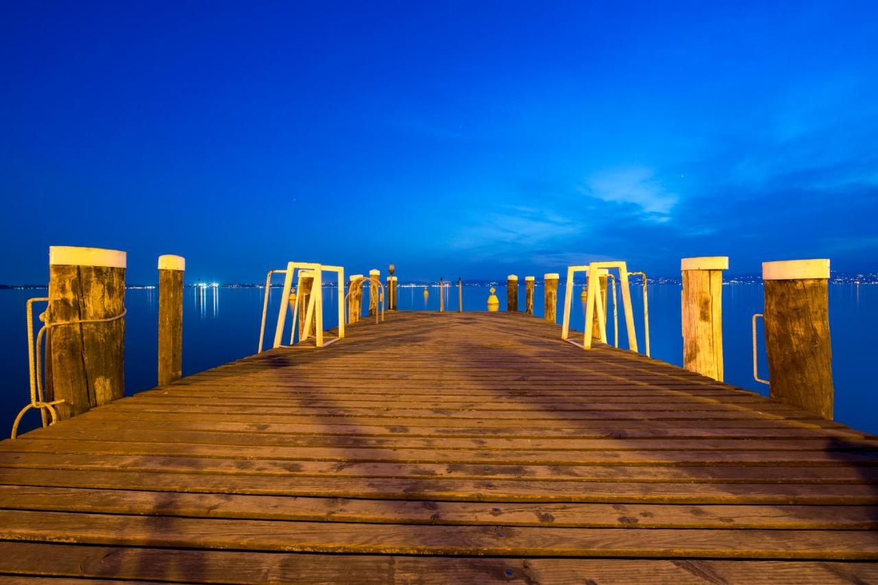 Villa Fiorita Apartments - Happy Rentals Sirmione Eksteriør bilde