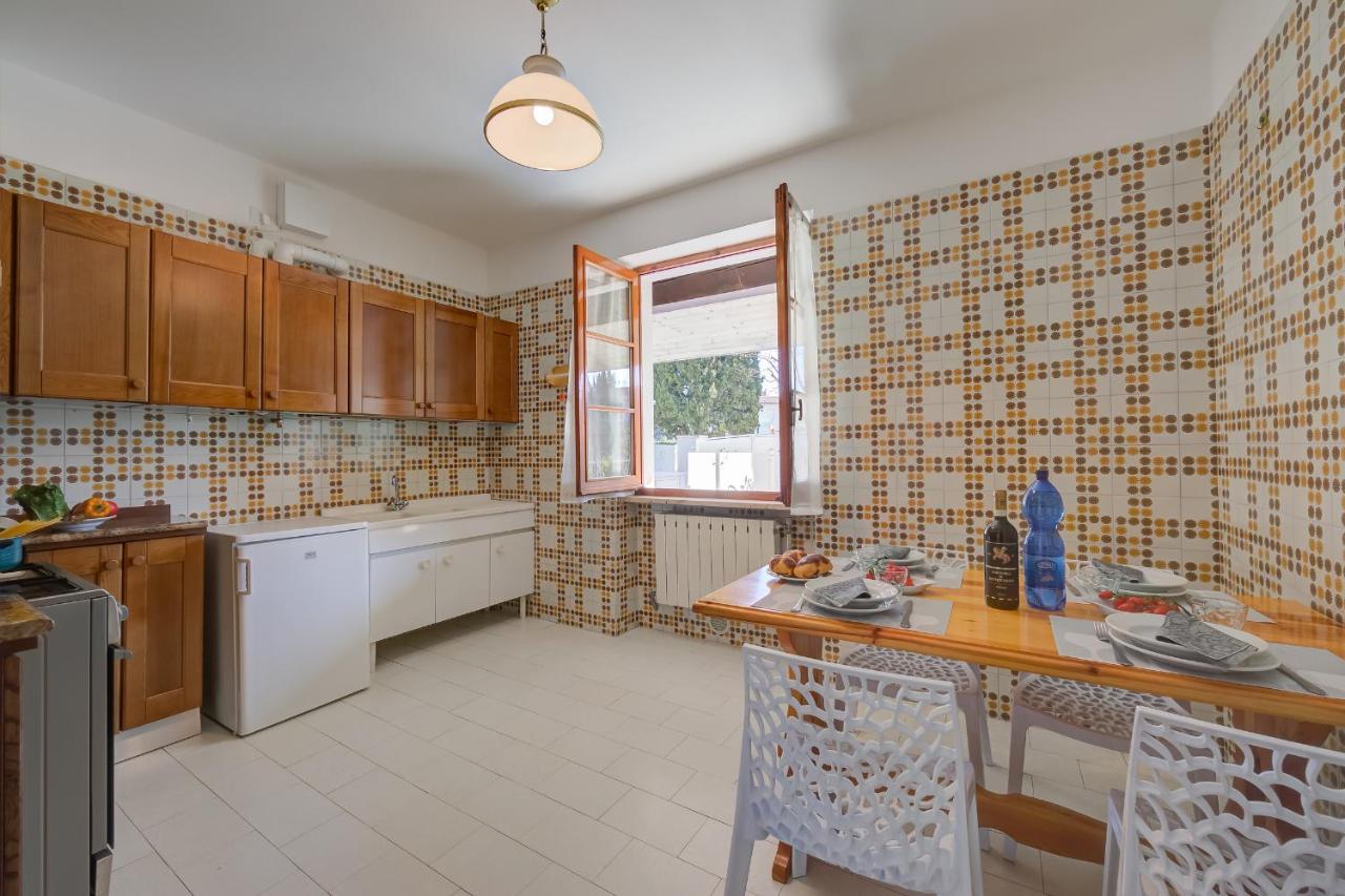 Villa Fiorita Apartments - Happy Rentals Sirmione Eksteriør bilde